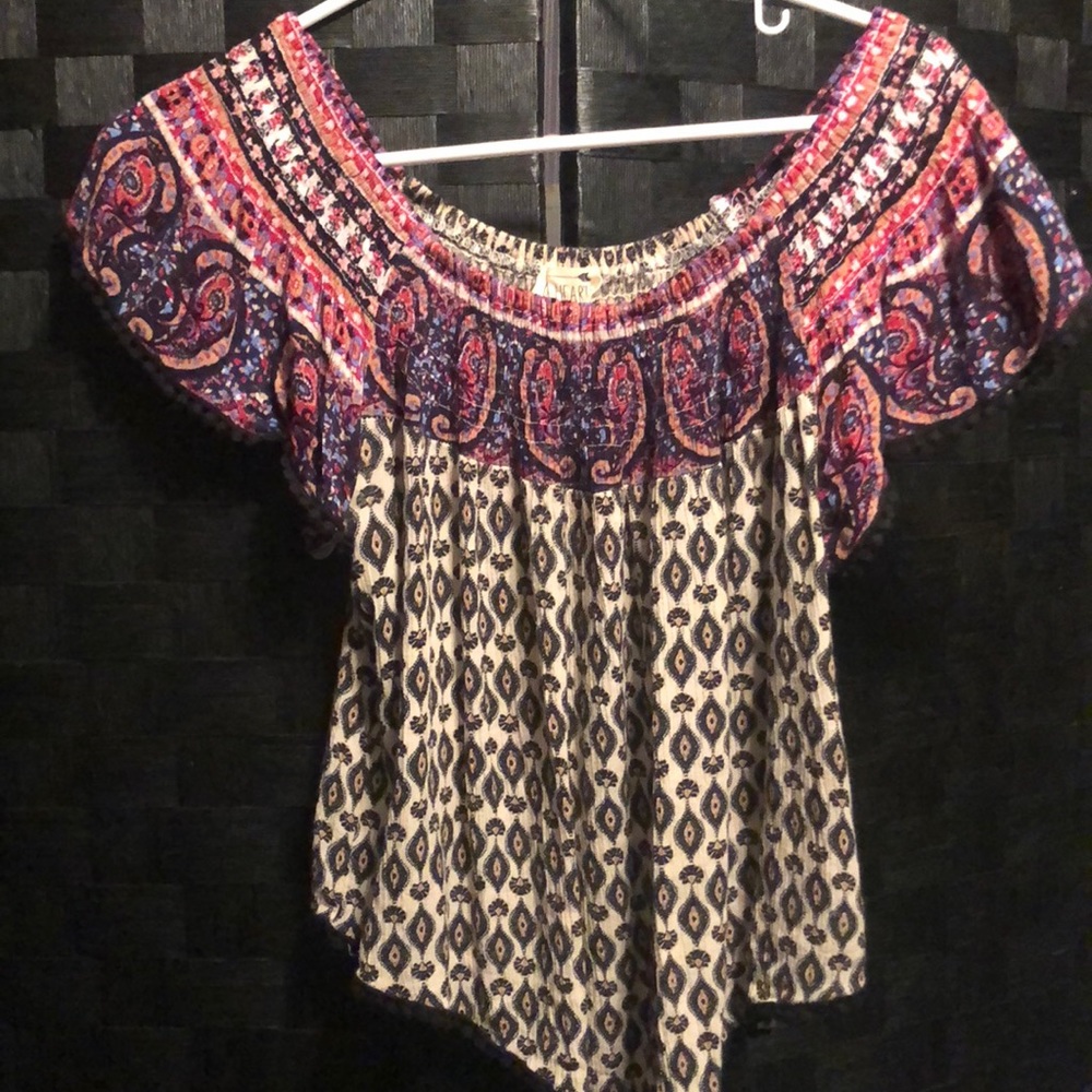 American Eagle off the shoulder shirt